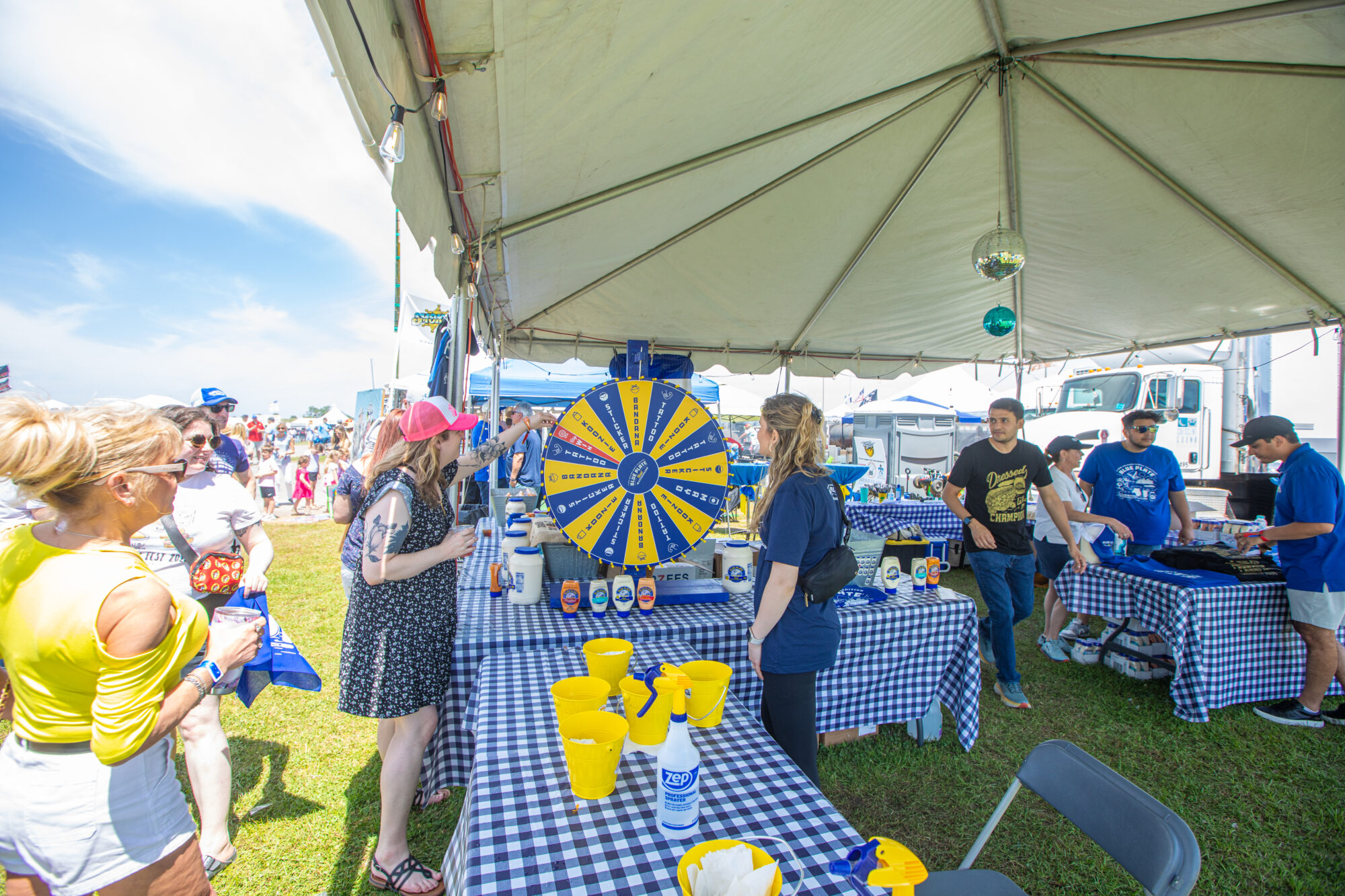 Hogs 2024 Recipe Winner Sauced Up Shrimp with Bangin' Blue Plate White Sauce Blue Plate